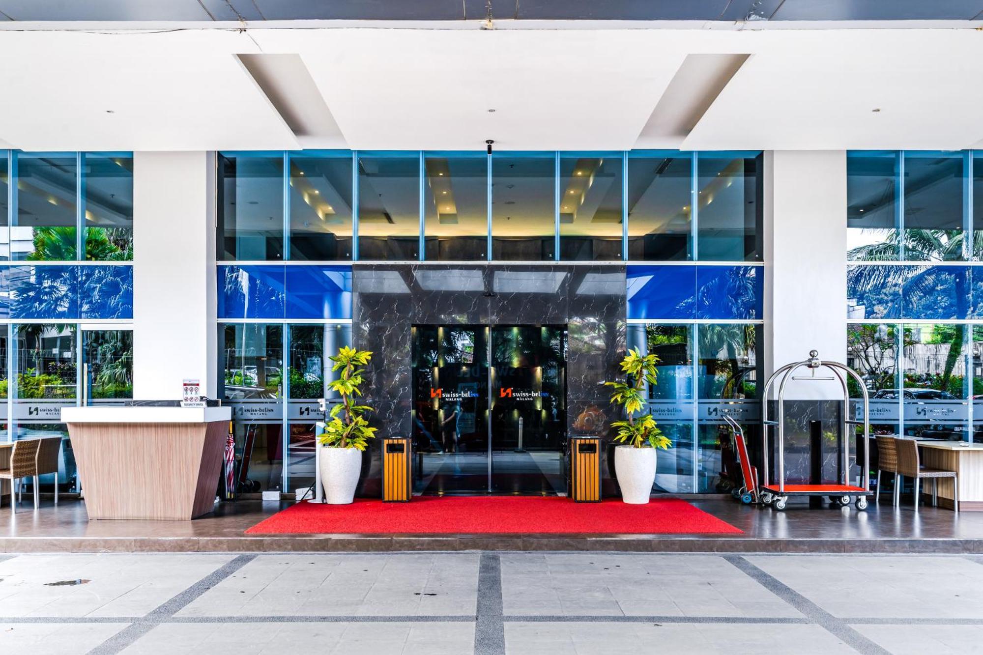 Swiss-Belinn Маланг Экстерьер фото